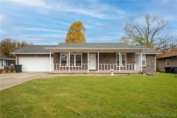1806 Emerald Ct Clarksville, IN 47129