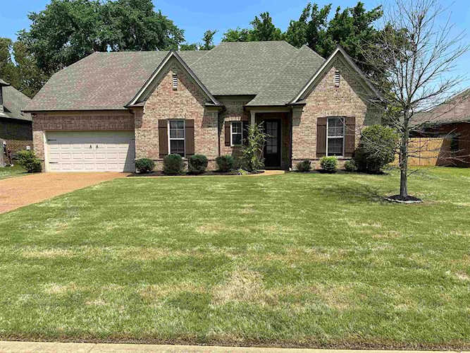 145 Clay Hills Dr Oakland, TN 38060
