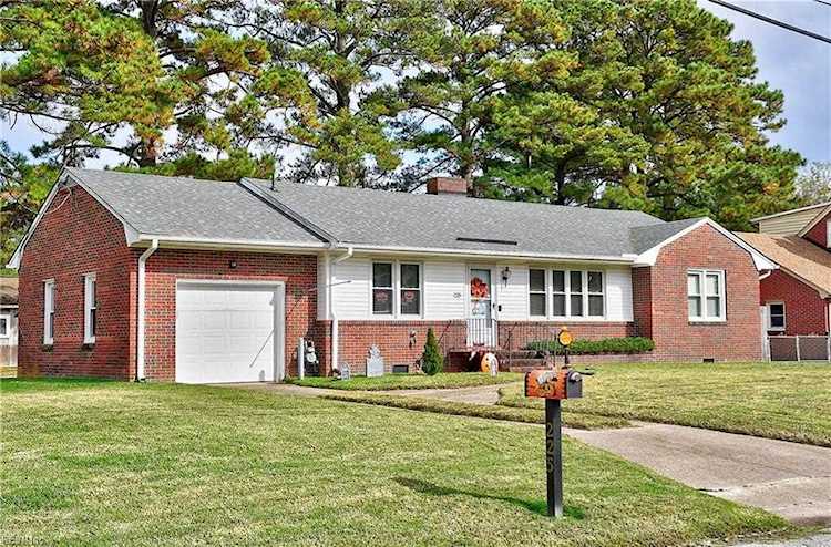 225 Charlotte Dr Portsmouth, VA 23701 home for sale, MLS#10462931 - Crescas Real Estate Photo 1