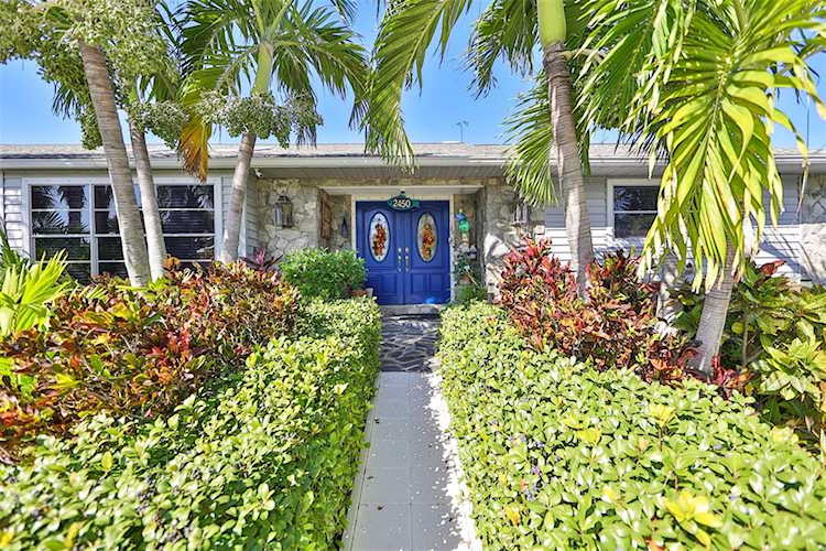 2450 Bayshore Dr Belleair Beach, FL 33786