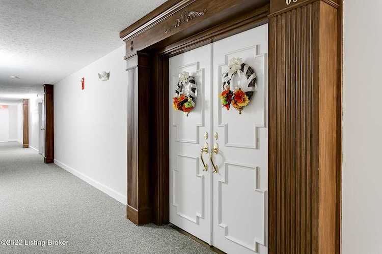 5701 Coach Gate Wynde #65 Louisville, KY 40207 | MLS 1621338 Photo 1