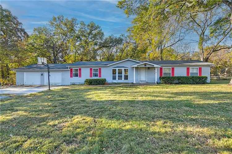 101 Delray Dr Urich, MO 64788