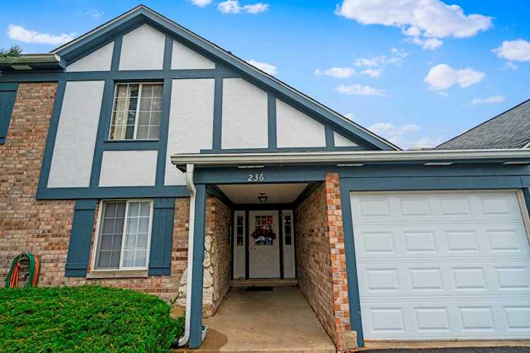 236 Memory Ln #2 Westmont, IL 60559 | MLS 11666451 Photo 1