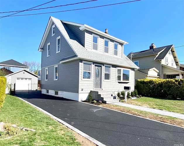 19 E Maujer Street Valley Stream, NY 11580
