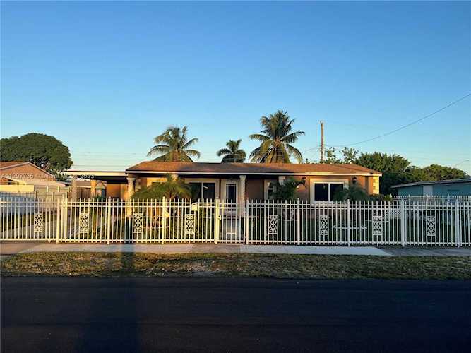 18401 NW 30th Ave Miami Gardens, FL 33056