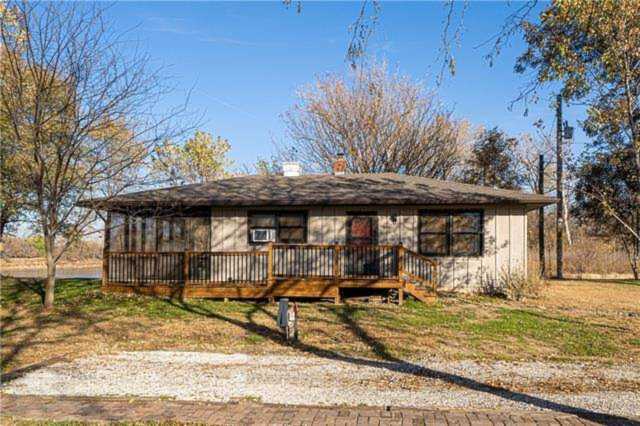 3011 SW Lakefront Ln W, St Joseph, MO 64504 | home for sale Photo 1