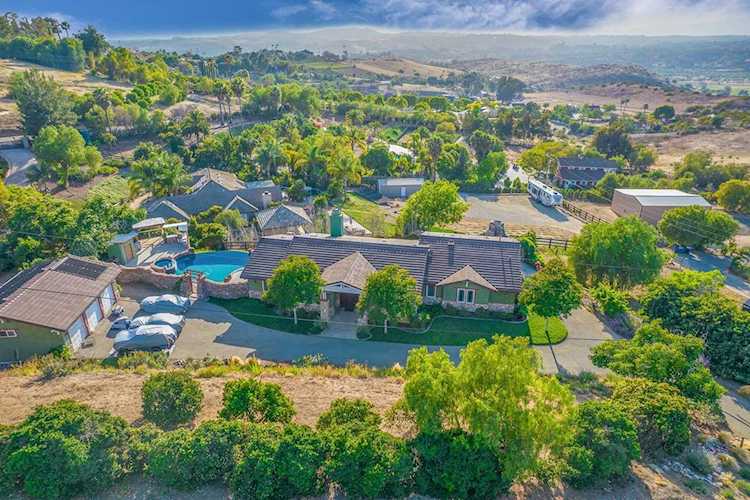 32070 Via Vera Bonsall, CA 92003