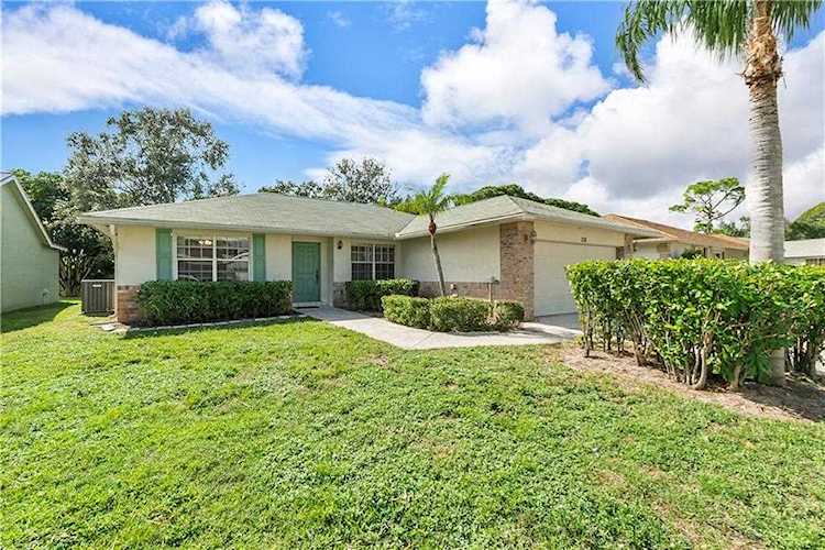 138 Stillwater Cir Jupiter, FL 33458
