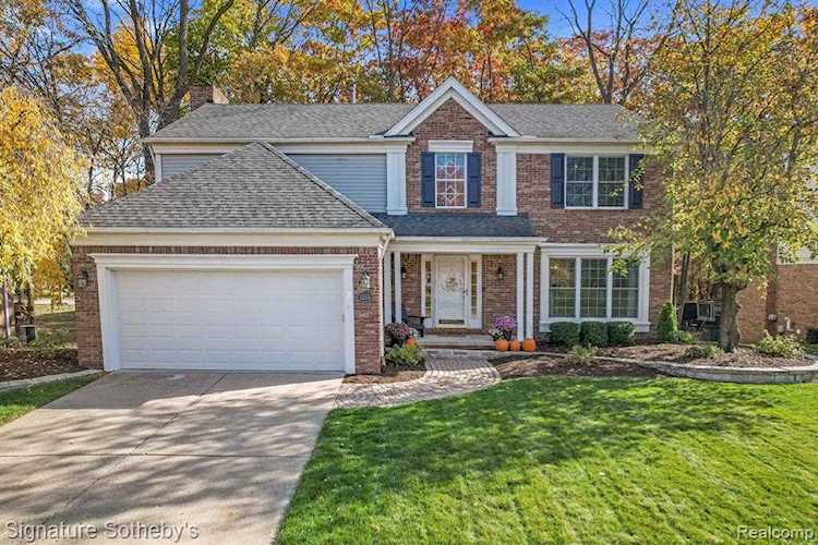 1355 Thames, Rochester Hills, MI 48307 in Yorktowne Commons Sub|Oakland MLS# 60165361 Photo 1