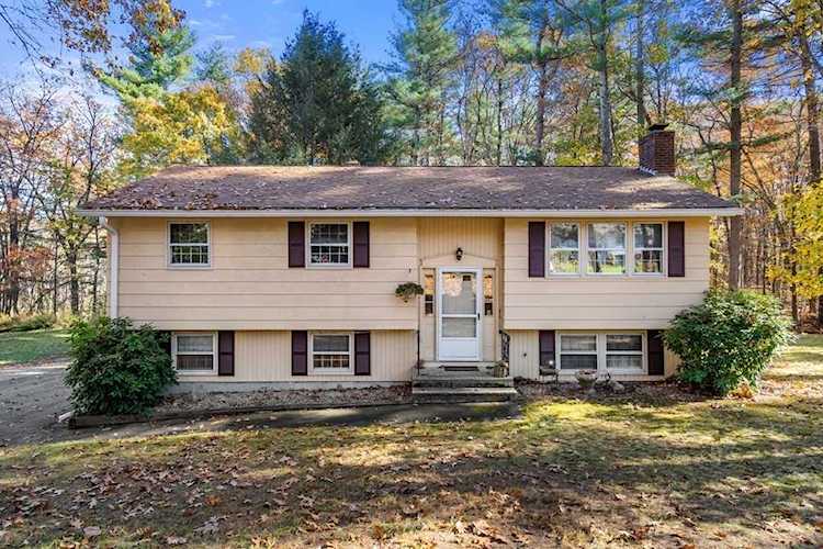 18 Carriage Drive Chelmsford, MA 01824