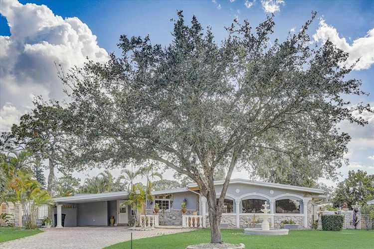 816 Whitfield Ave Sarasota, FL 34243