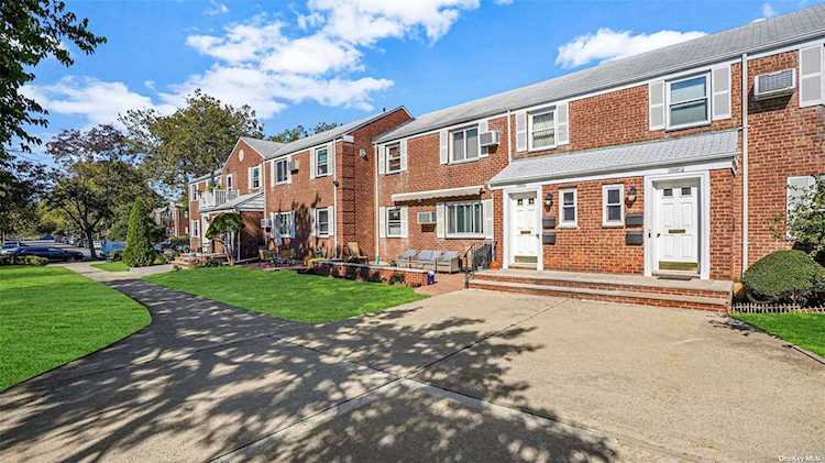 73-07 255 Street Glen Oaks, NY 11004