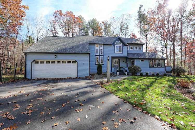 51 Mcquade Brook Rd Bedford, NH 03110