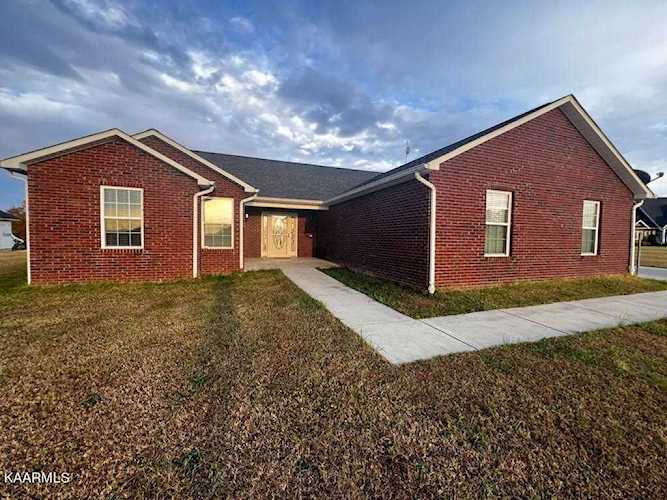 137 Duck Pond Dr Dandridge, TN 37725