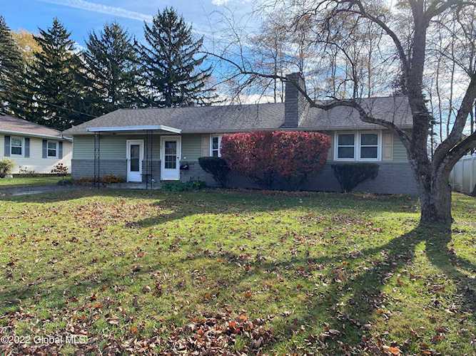 5 James Dr Loudonville, NY 12211