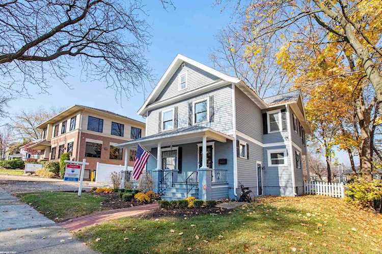604 W University Dr Rochester, MI 48307
