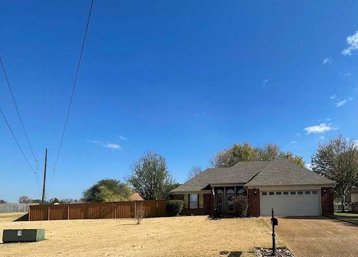 245 Green Valley Dr Oakland, TN 38060