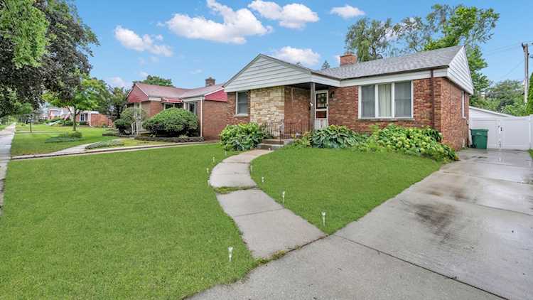 9947 Drury Ln Westchester, IL 60154