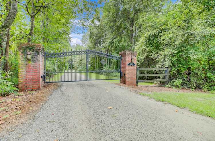 214 Crooked Creek Dr Reevesville, SC 29471