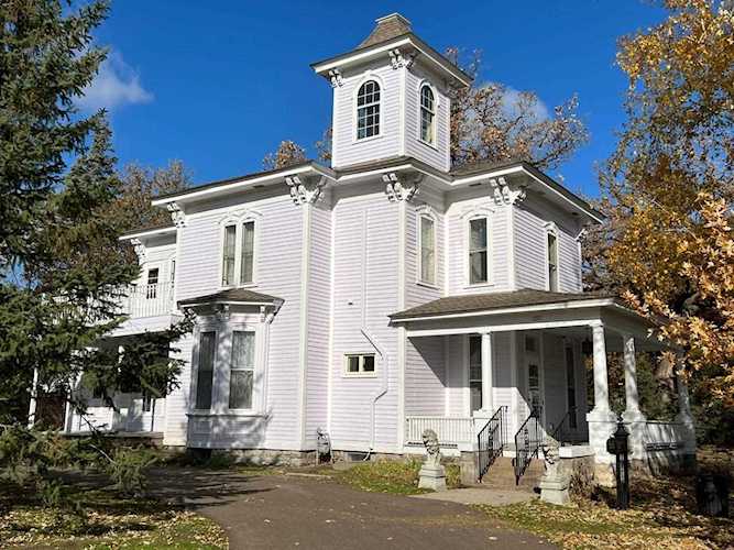 1371 Nebraska Avenue W Saint Paul, MN 55108