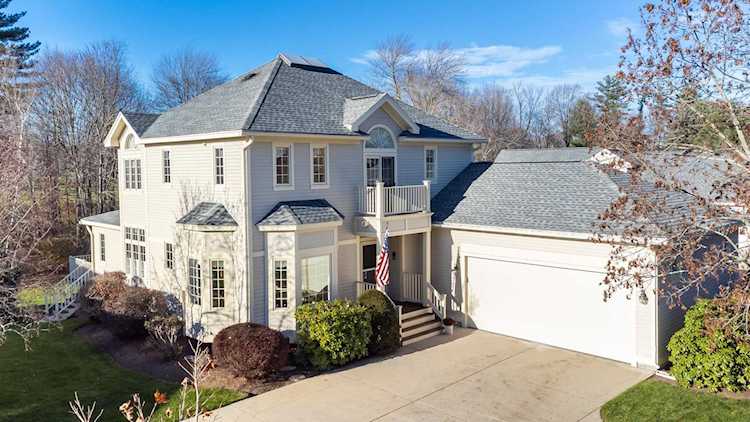 31 Pebble Beach Dr #1 Bedford, NH 03110