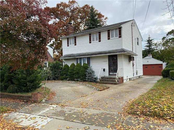 313 Emerson Valley Stream, NY 11580 | MLS 3420457 Photo 1