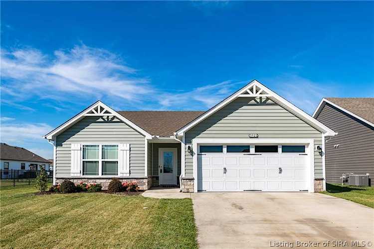 3923 Golden Apple Way Jeffersonville, IN 47130