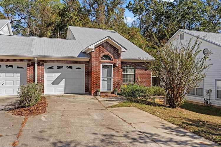 2863 Royal Palm Way Tallahassee, FL 32309