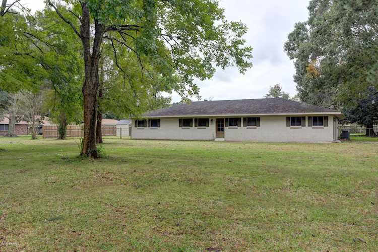 807 La Neuville Road Lafayette, LA 70508
