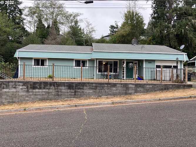 3680 Spruce ST North Bend, OR 97459