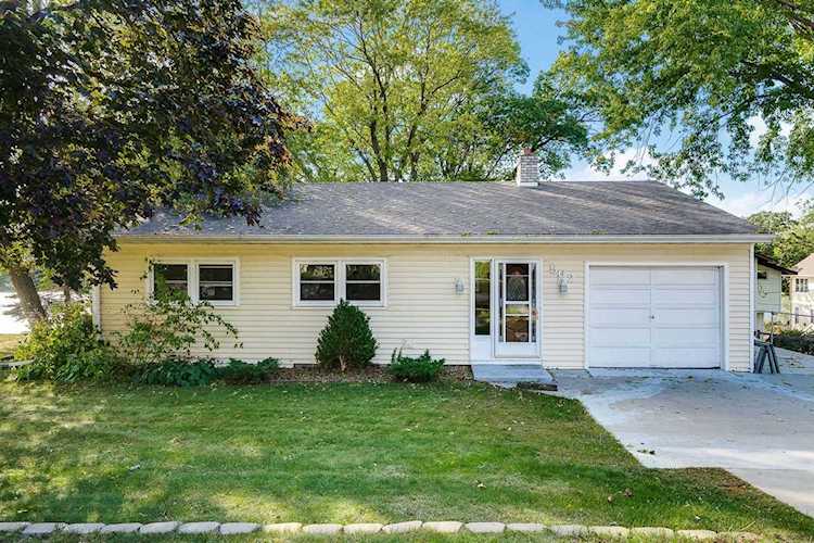 562 Glenbrook Avenue N Oakdale, MN 55128