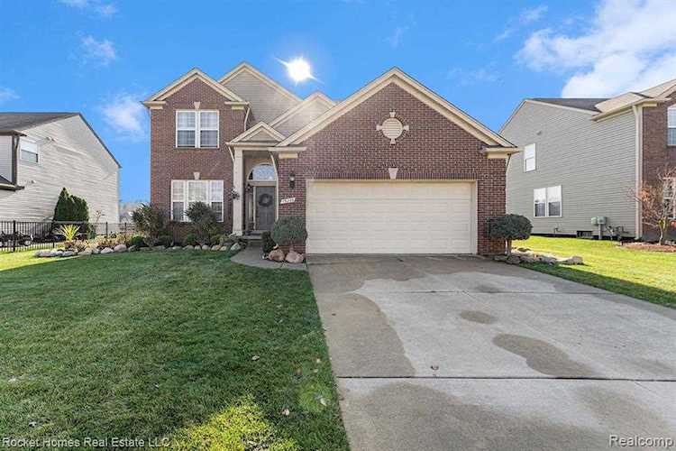 19256 England, Macomb, MI 48042 in Strathmore Condo|Macomb MLS# 60166370 Photo 1