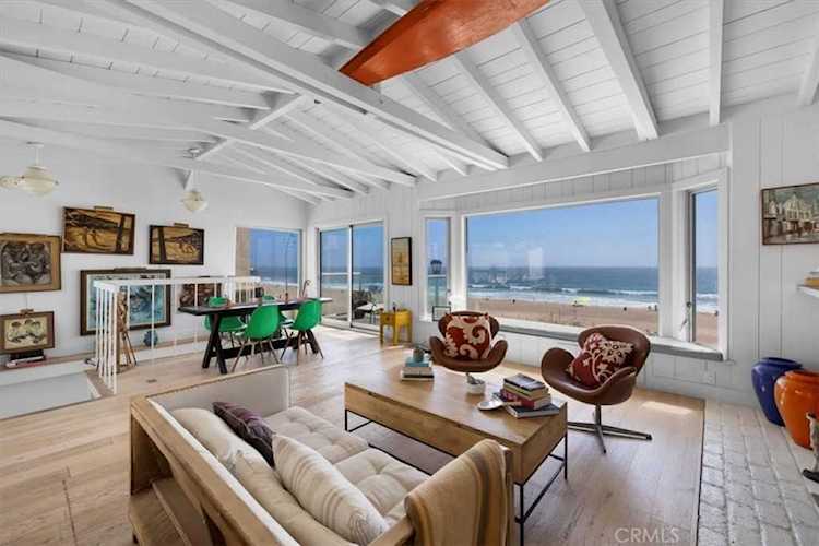 1908 The Strand Manhattan Beach, CA 90266