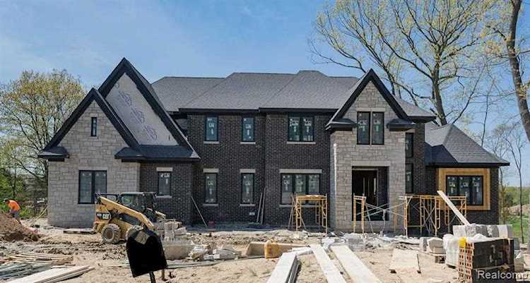 4540 The Heights Rochester, MI 48306