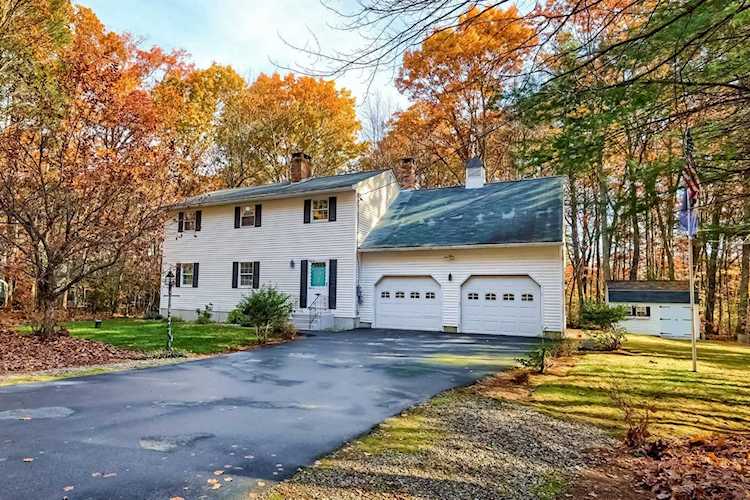 10 Maple Dr Bedford, NH 03110