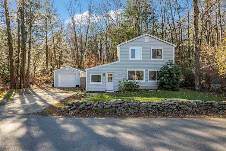 210 Camelot Shore Dr Farmington, NH 03835