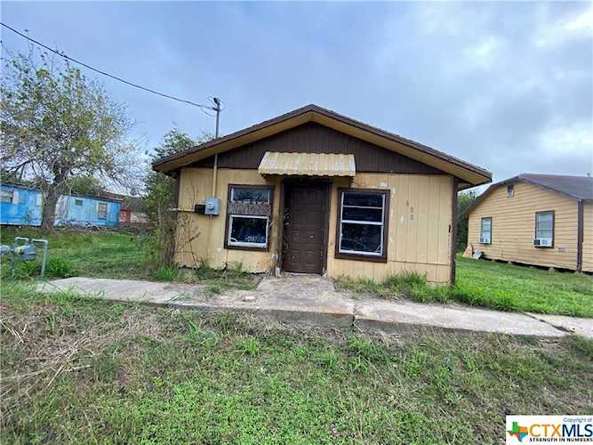 608 S Benavides St Port Lavaca, TX 77979