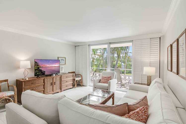 139 Sunrise Avenue #204 Palm Beach, FL 33480