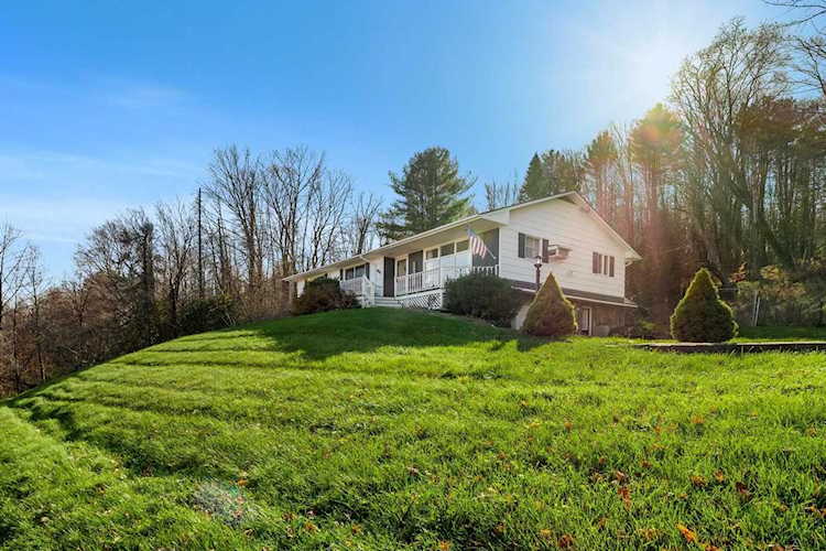 157 Skyline Dr West Rutland, VT 05777