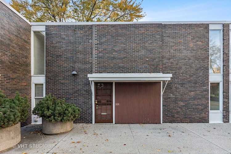 1410 N Sandburg Terrace Chicago, IL 60610