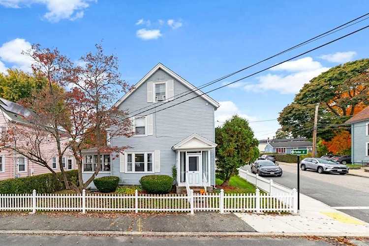 22 N Warren St Woburn, MA 01801