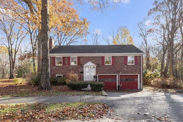 37 Johanna Drive Reading, MA 01867