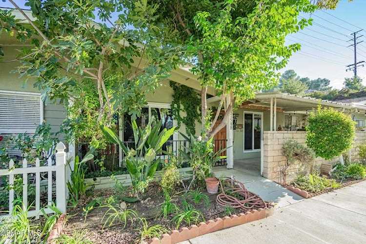 19158 Avenue of The Oaks #B Newhall, CA 91321