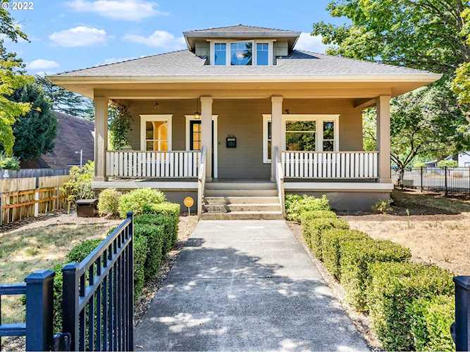 2614 F ST Vancouver, WA 98663