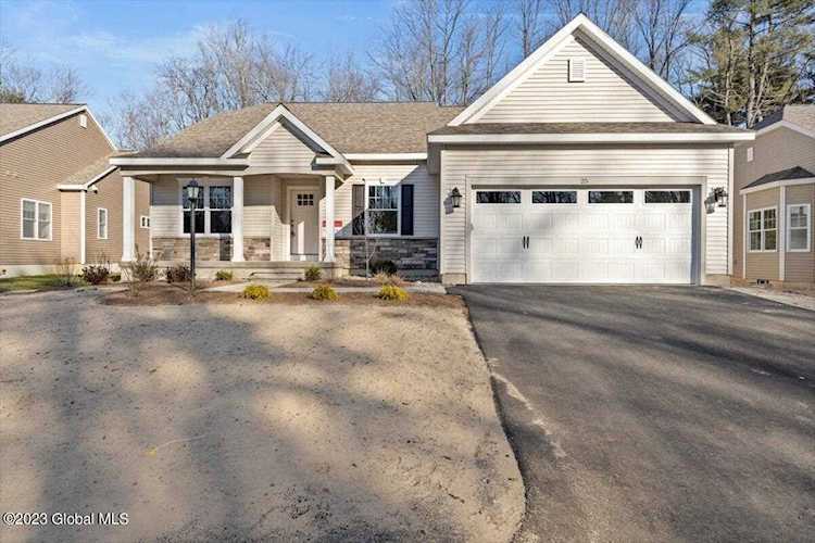 25 Wellington Ct Clifton Park, NY 12065
