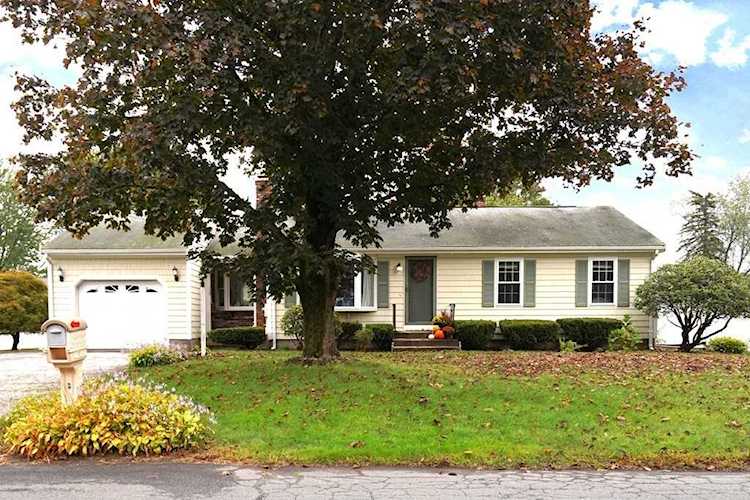 27 Ellen Street in North Attleboro, MA - Century 21 New England Photo 1