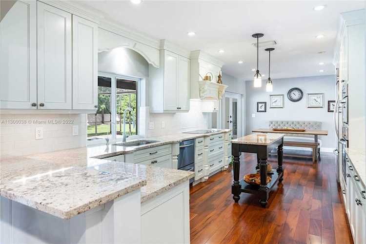 13590 SW 67th Ct Pinecrest, FL 33156