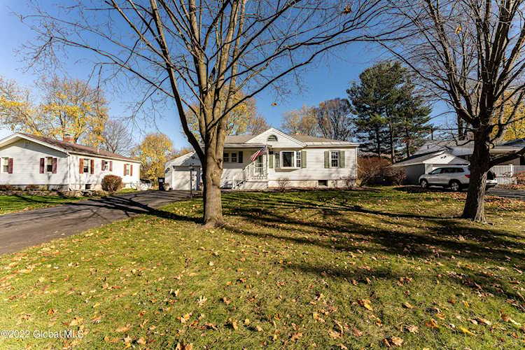 2108 Dean St Niskayuna, NY 12309