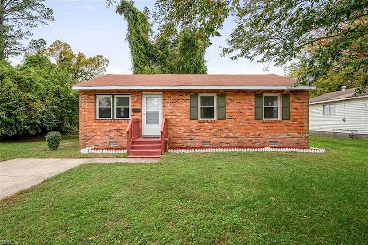 home for sale in Little England Hampton VA 23669 - MLS 10462904 Photo 1