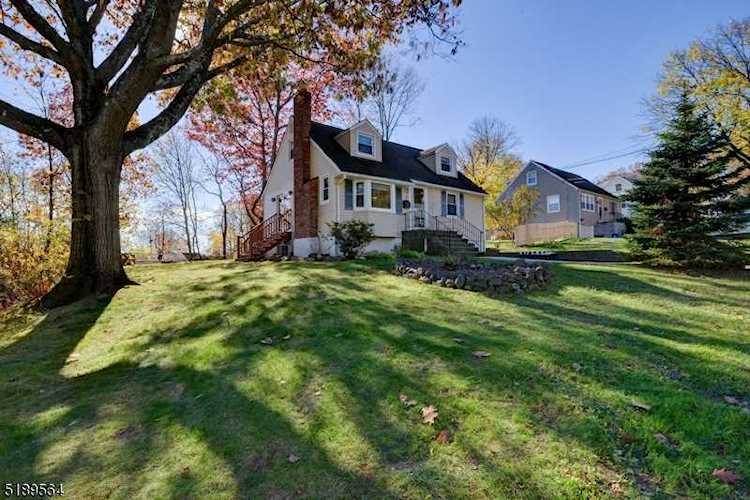4 Westwood Dr North West Orange Twp., NJ 07052